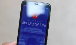 Jio tops 4G download, Vodafone upload speed in March- India TV Paisa