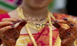 Gold plunges Rs 300 on weak global cues, muted demand- India TV Paisa