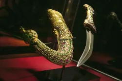 gold-mounted dagger and scabbard, of the Nizam of Hyderabad- India TV Hindi