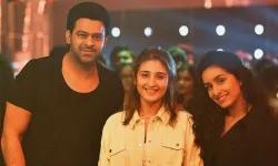 <p>Dhvani Bhanushali with Prabhas and Shraddha Kapoor</p>- India TV Hindi