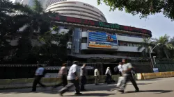 Sensex tanks over 418 points amid Kashmir uncertainty- India TV Paisa