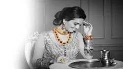 Gold drops by Rs 215 on strong rupee, tepid global cue- India TV Paisa