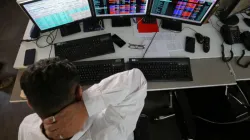 Sensex ends 80 pts lower; bank, IT stocks drag- India TV Paisa