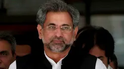 Former Pakistan PM Shahid Khaqan Abbasi manhandled during corruption investigation | AP- India TV Hindi