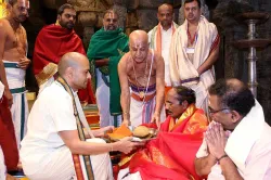 <p>ISRO chief, Kailasavadivoo Sivan, offer prayers to Lord...- India TV Hindi