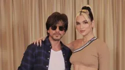 shah rukh khan meets dua lipa- India TV Hindi