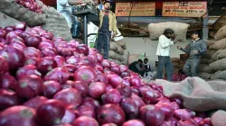 after strictness of gov onion retail price in Kozhikode is Rs 150 per kg- India TV Paisa