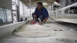 Sugar output drops 35 pc to 4.58 mn tonne till Dec 15, says ISMA- India TV Paisa