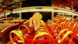 Gold prices fall Rs 420 on stronger rupee- India TV Paisa