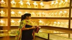 Gold drops Rs 182, silver tumbles Rs 1,083- India TV Paisa