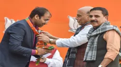 Rajnath Singh welcome AAP MLA Manoj Kumar during a public meeting for the upcoming Delhi Assembly el- India TV Hindi