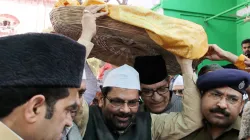 <p>Naqvi offers 'chadar' at Ajmer dargah on behalf of PM...- India TV Hindi