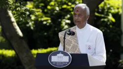 Vedic Shanti Path recited at White House on National Day of Prayer Service | अमेरिका में ‘नैशनल डे ऑ- India TV Hindi