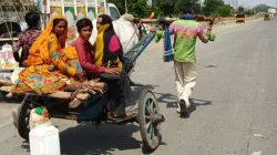 Migrant worker's family pulling bullock cart to reach home in Indore- India TV Hindi