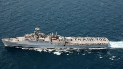 INS Jalashwa in the Bay of Bengal saluting the Corona Warriors - India TV Hindi