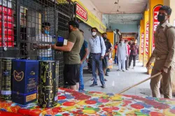 <p>People stand in a queue outside a wine shop</p>- India TV Hindi