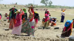 11 lakh UP labourers to be absorbed across projects in state- India TV Paisa