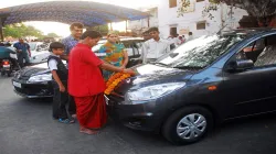 Passenger vehicle sales in India decline 49.59 pc in June- India TV Paisa