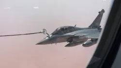 Rafale can refuel in air watch pictures । तस्वीरों में देखिए कैसे राफेल आसमान में ही भर लेता है ईंधन- India TV Hindi