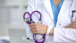 <p>doctor not having a medical practice in India degree...- India TV Hindi