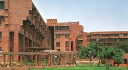 <p>Slum children are getting education from JNU students</p>- India TV Hindi