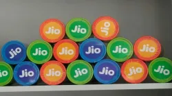 Jio waives post paid security fee to attract customers from rival networks- India TV Paisa