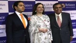 <p>Mukesh Ambani with hi wife Nita and son Akash Ambani</p>- India TV Paisa