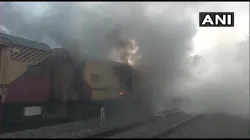 Indian Railway Malabar Express Train Luggage van catches fire मालाबार एक्सप्रेस के डिब्बे में लगी आग- India TV Hindi