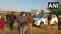 man attacks with and daughters with hammer in Bulandshahar 60 साल के आदमी ने हथौड़े से ले ली पत्नी - India TV Hindi