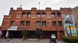 JNU directs officials to be vigilant after 24 students test COVID-19 positive- India TV Hindi