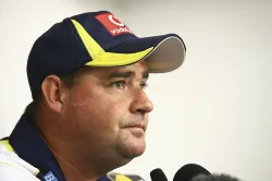 <p>Sri Lanka Coach Mickey Arthur Requests His Players To...- India TV Hindi