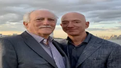 Amazon ceo jeff bezos with his father. - India TV Paisa