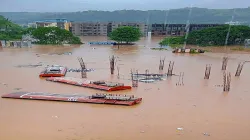 महाराष्ट्र में भारी बारिश से कई इलाकों में बाढ़, कोंकण में रेल सेवा प्रभावित होने से 6000 यात्री फंस- India TV Hindi