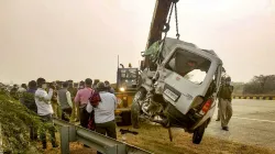 Yamuna Expressway Accident as people changing car tyre hit by unknown vehicle Yamuna Expressway पर ह- India TV Hindi