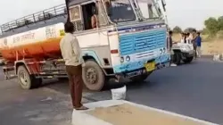 road accident cruiser collided with a truck in nagaur rajasthan राजस्थान के नागौर में ट्रक से जा भिड- India TV Hindi