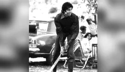 amitabh bachchan shares throwback cricket pic from Mr Natwarlal set - India TV Hindi