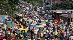 सामूहिक सभाएं कोरोना की संभावित तीसरी लहर की स्थिति को भयावह बना सकती है: विशेषज्ञ- India TV Hindi