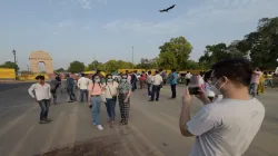 कश्मीर-हिमाचल के ऊपरी इलाकों में बर्फबारी, दिल्ली में सर्दी से पहले का अहसास, बारिश का अनुमान- India TV Hindi