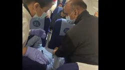 Union minister Bhagwat Karad administers medical aid aboard IndiGo flight, wins praise- India TV Hindi