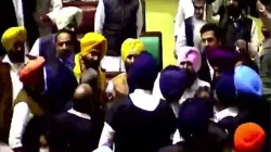 Scuffle in Punjab Assembly, Sidhu and Majithia- India TV Hindi