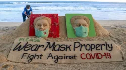 Puri: Artist Sudarsan Pattnaik makes a sand sculpture with a message Wear Mask Properly (Representat- India TV Hindi