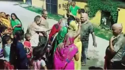 Women bathe BJP MLA and Municipality President with mud- India TV Hindi