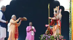 PM Modi perform navratri aarti- India TV Hindi