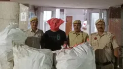 Huge amount of firecrackers seized in Delhi- India TV Hindi