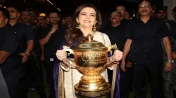 Nita Ambani holding the IPL Trophy at Antilia after Mumbai...- India TV Hindi