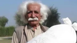 Einstein brother in Pakistan, Pakistan Atta, Pakistan Atta Shortage, Pakistan Free Atta- India TV Hindi