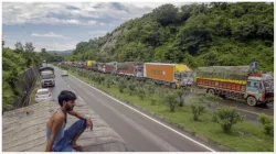 Jammu Landslide Road closed for many hours due to landslide on Jammu-Srinagar Highway- India TV Hindi