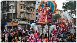 Mukesh Ambani came to see bhagwan ganesh Lalbagh Raja before immersion family seen along with him- India TV Hindi