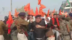 राज्यपाल के दौरे के बीच ABVP ने किया हंगामा।- India TV Hindi