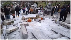 Japan earthquake eyewitness captured scenes in a train station in Japan during earthquake viral vide- India TV Hindi